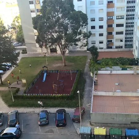 Apartamento Cesario Verde Alloggio in famiglia Queluz